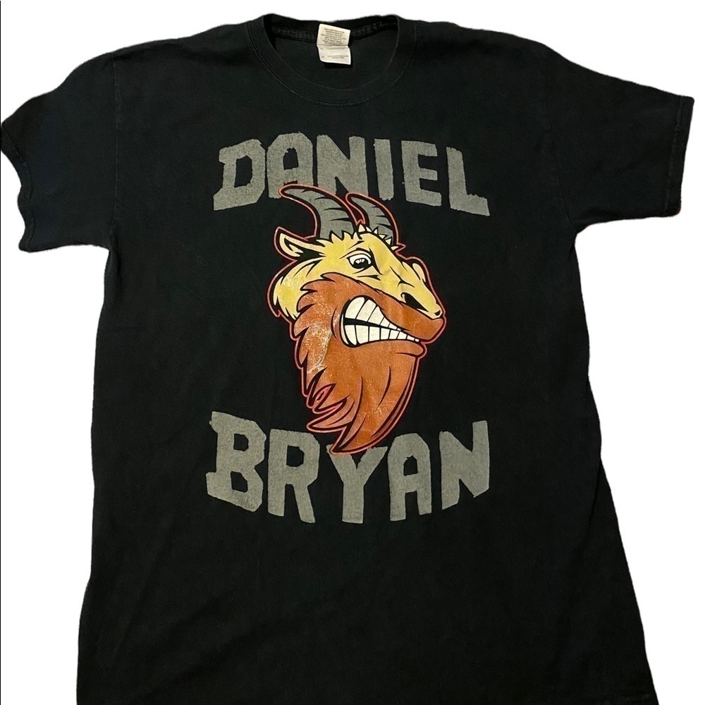 𝅺gildan Daniel Bryan Tshirt size Medium